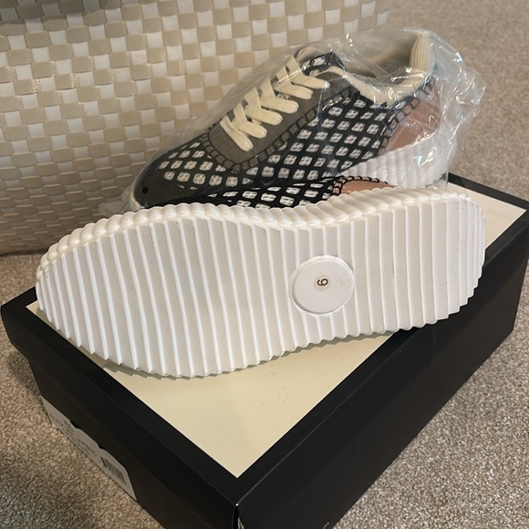 J slides Charlene sneaker New inbox size 6 - Picture 2 of 7